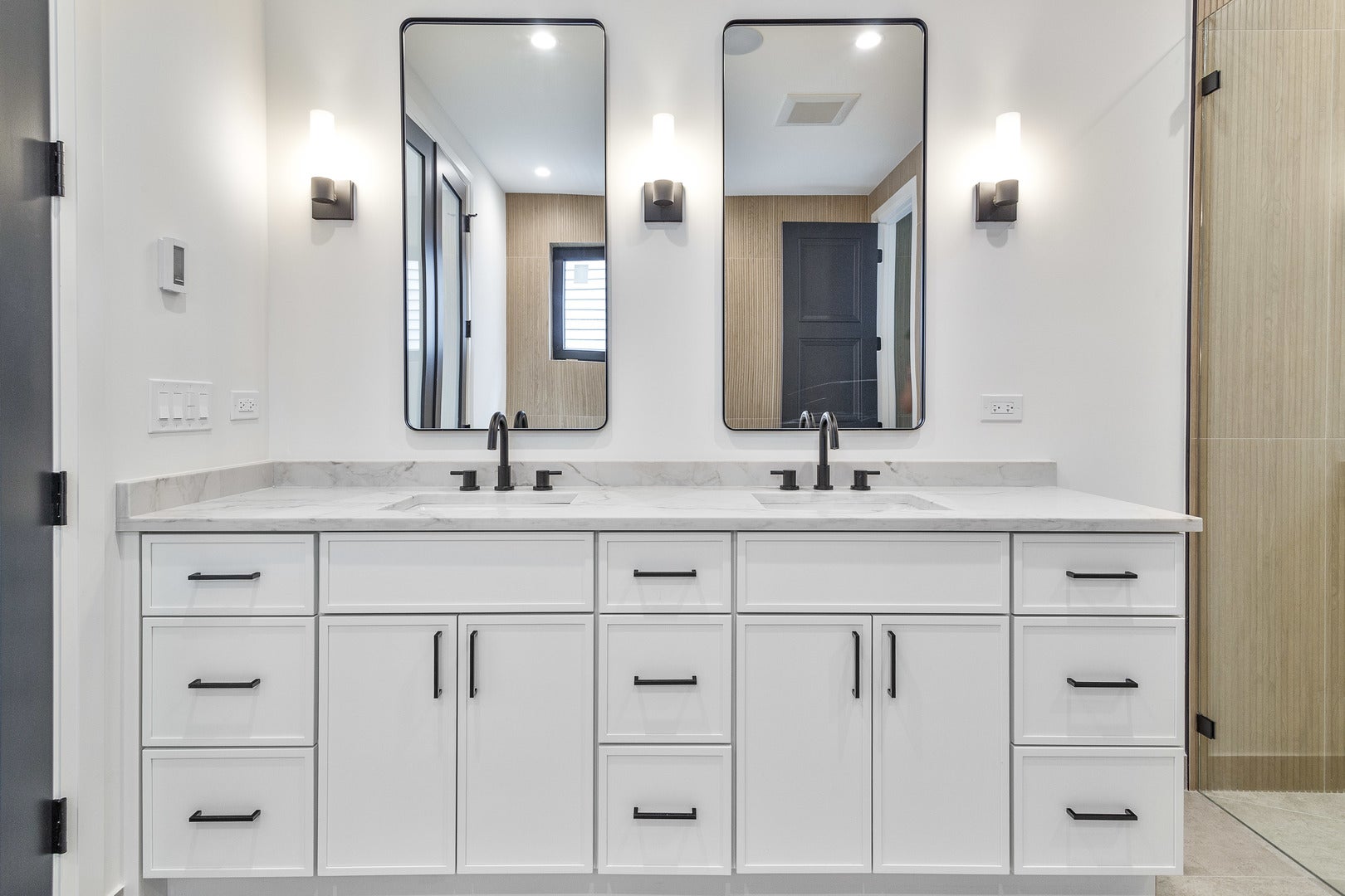 Chicago, Illinois, 60618, United States, 4 Bedrooms Bedrooms, ,5 BathroomsBathrooms,Residential,Active,1929682