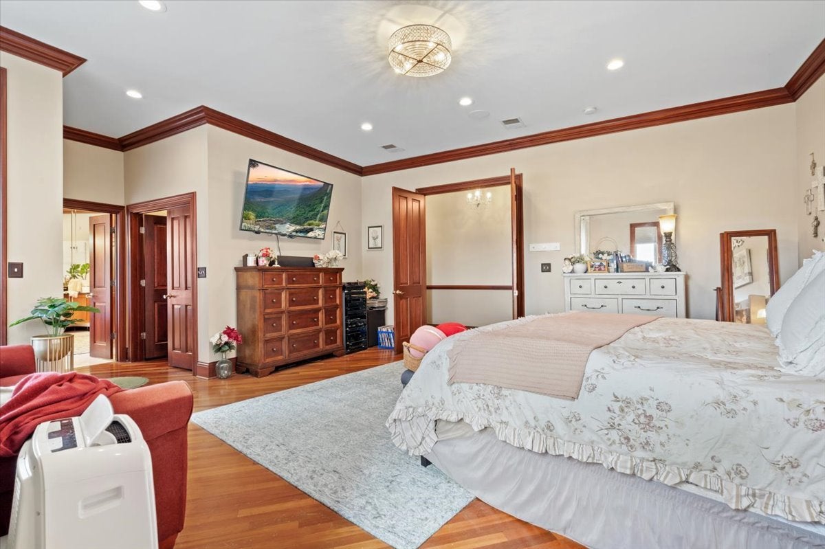 Barrington, Illinois, 60010, United States, 5 Bedrooms Bedrooms, ,7 BathroomsBathrooms,Residential,Active,1914793