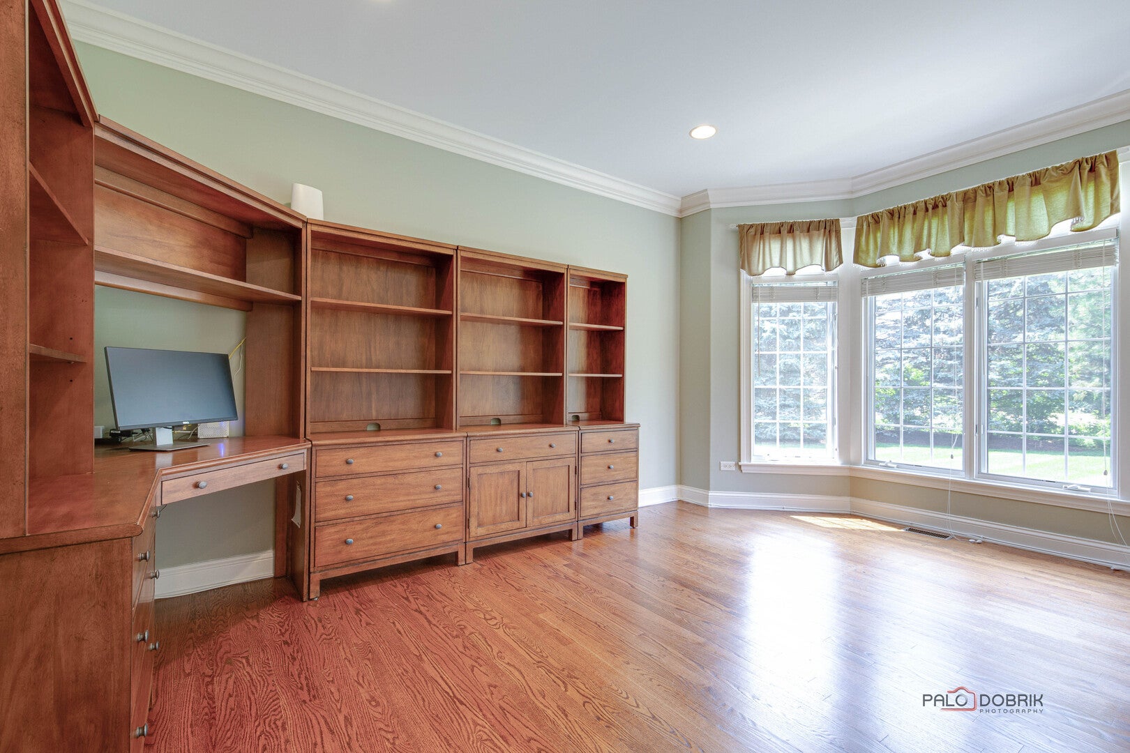 Libertyville, Illinois, 60048, United States, 5 Bedrooms Bedrooms, ,5 BathroomsBathrooms,Residential,Active,1900216
