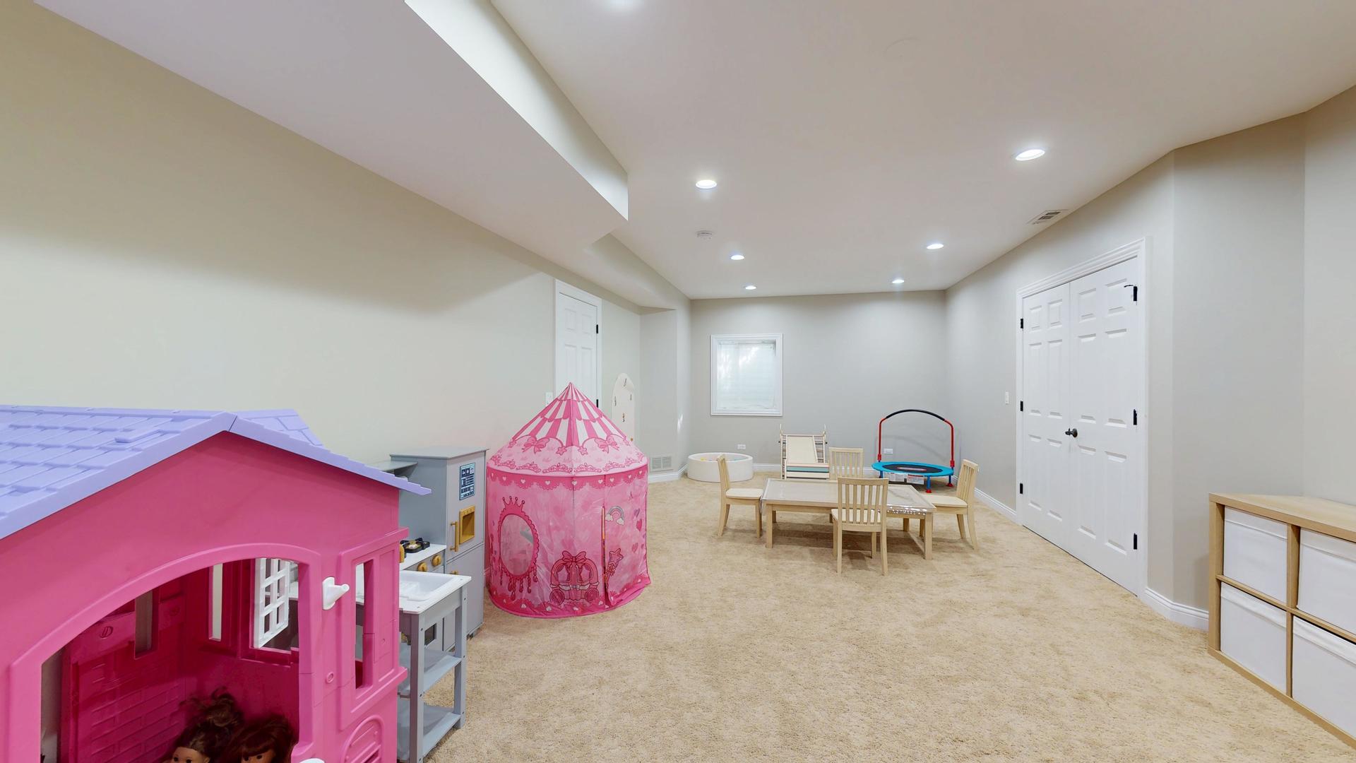 Hawthorn Woods, Illinois, 60047, United States, 5 Bedrooms Bedrooms, ,6 BathroomsBathrooms,Residential,Active,1969669