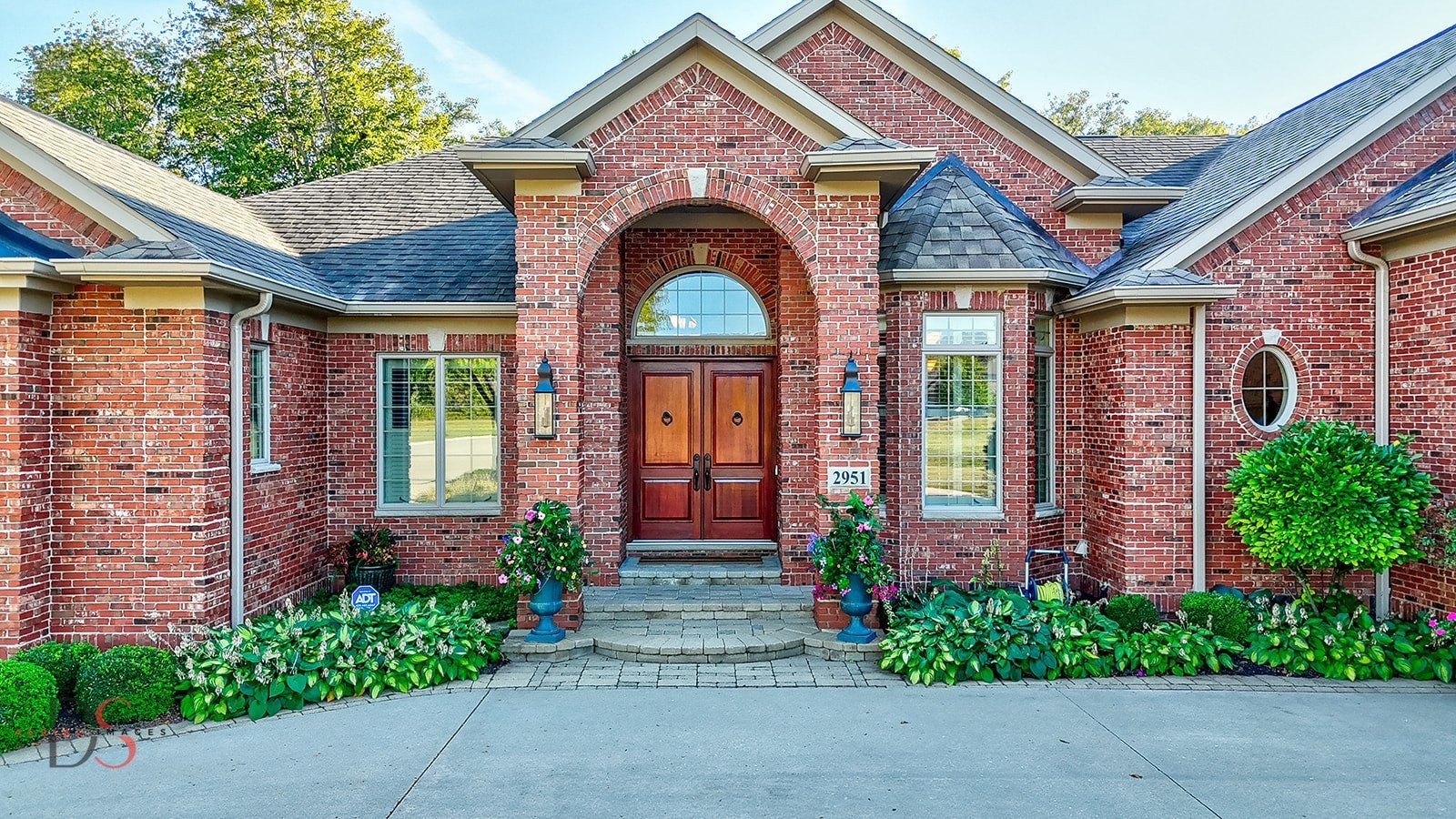 Ottawa, Illinois, 61350, United States, 4 Bedrooms Bedrooms, ,5 BathroomsBathrooms,Residential,Active,1953408