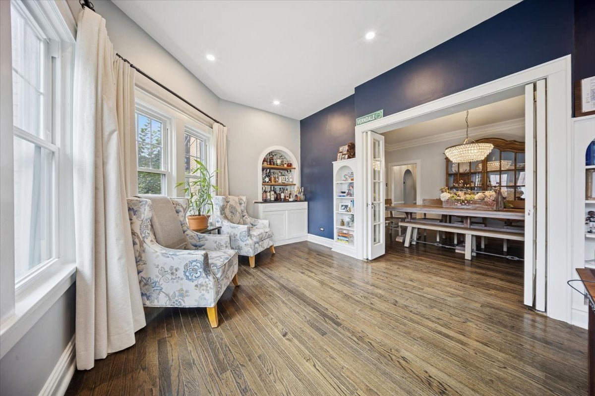 Park Ridge, Illinois, 60068, United States, 5 Bedrooms Bedrooms, ,3 BathroomsBathrooms,Residential,Active,1929446