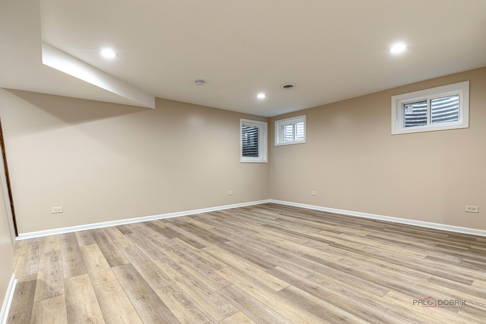 Lincolnshire, Illinois, 60069, United States, 5 Bedrooms Bedrooms, ,4 BathroomsBathrooms,Residential,Active,1933896