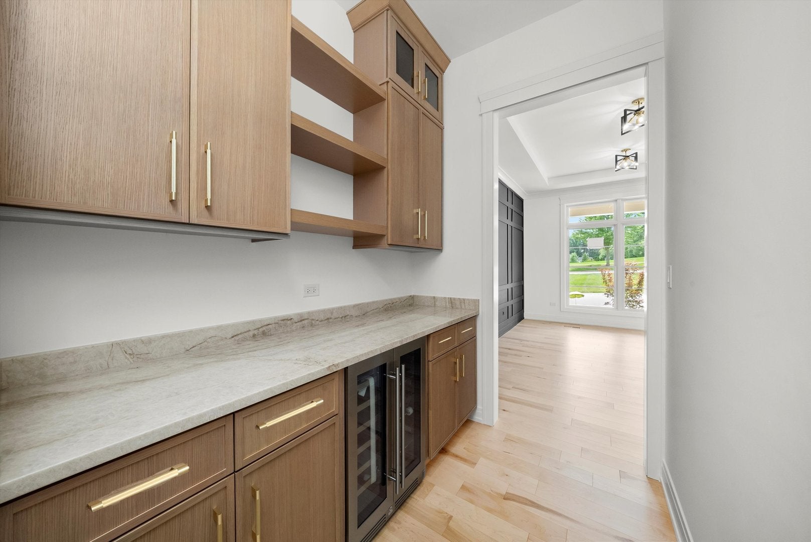 Burr Ridge, Illinois, 60527, United States, 6 Bedrooms Bedrooms, ,6 BathroomsBathrooms,Residential,Active,1929664