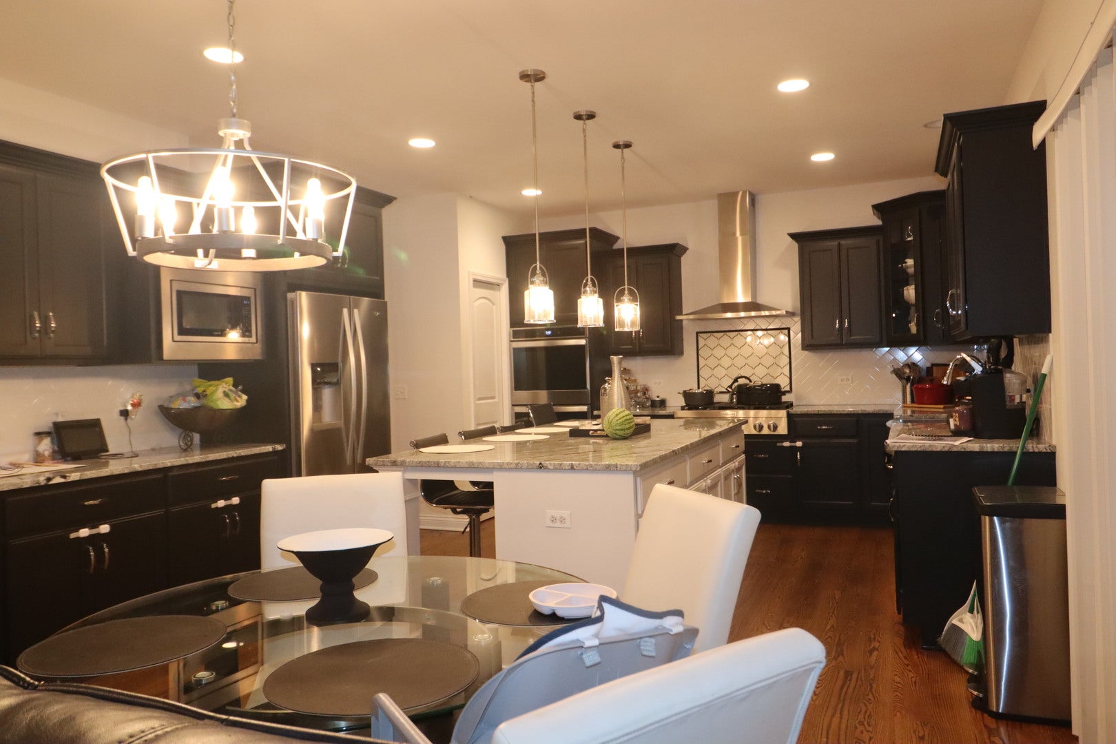 Naperville, Illinois, 60564, United States, 4 Bedrooms Bedrooms, ,3 BathroomsBathrooms,Residential,Active,1914808