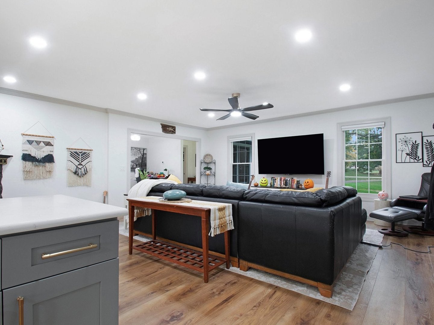 Rockford, Illinois, 61107, United States, 6 Bedrooms Bedrooms, ,7 BathroomsBathrooms,Residential,Active,1988460