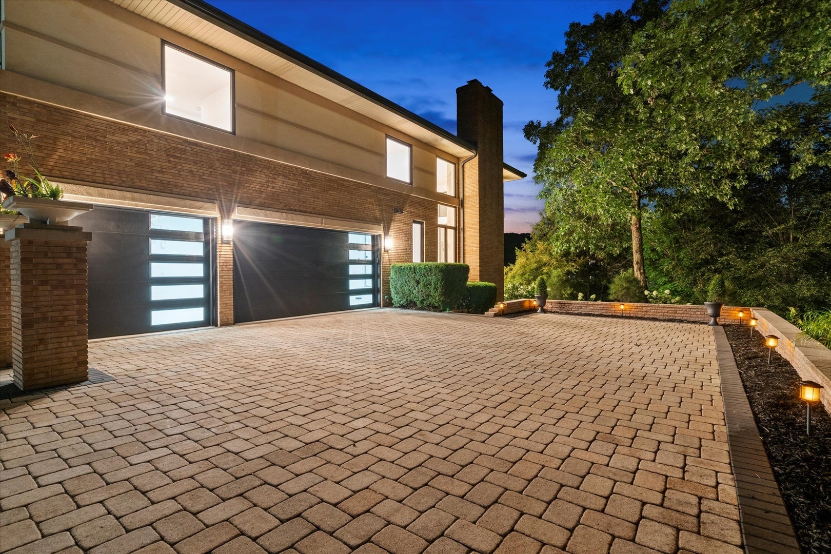 Burr Ridge, Illinois, 60527, United States, 5 Bedrooms Bedrooms, ,6 BathroomsBathrooms,Residential,Active,1927649