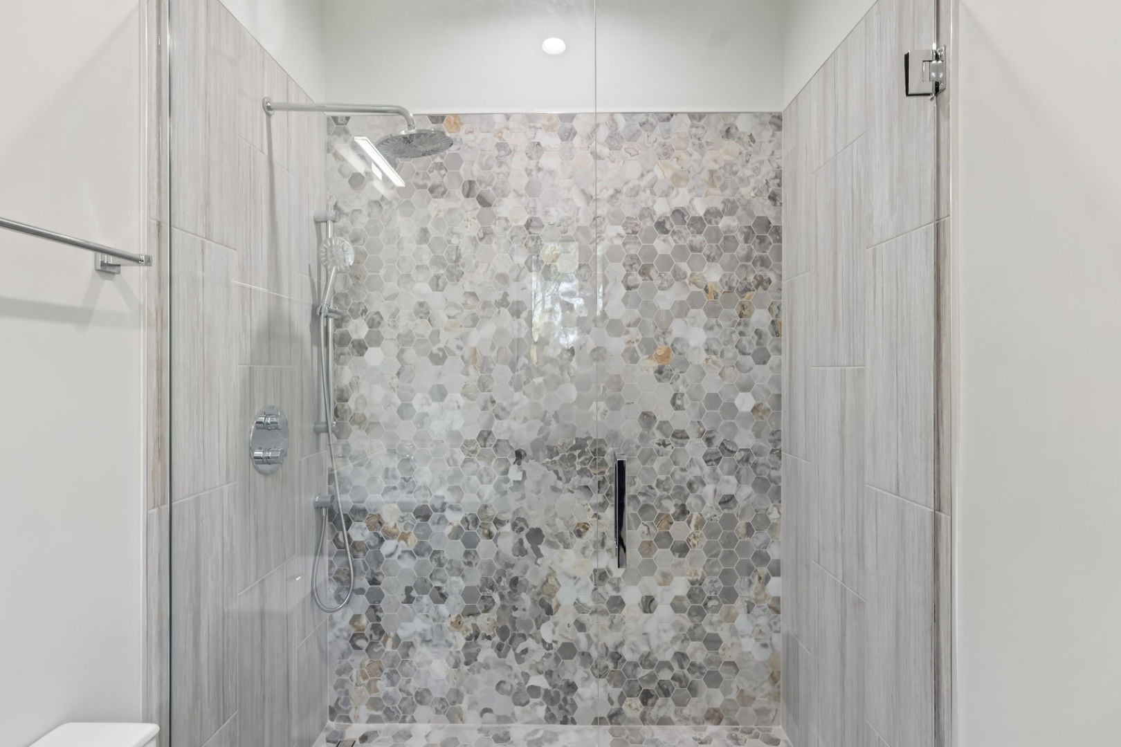 Northbrook, Illinois, 60062, United States, 6 Bedrooms Bedrooms, ,5 BathroomsBathrooms,Residential,Active,1995288