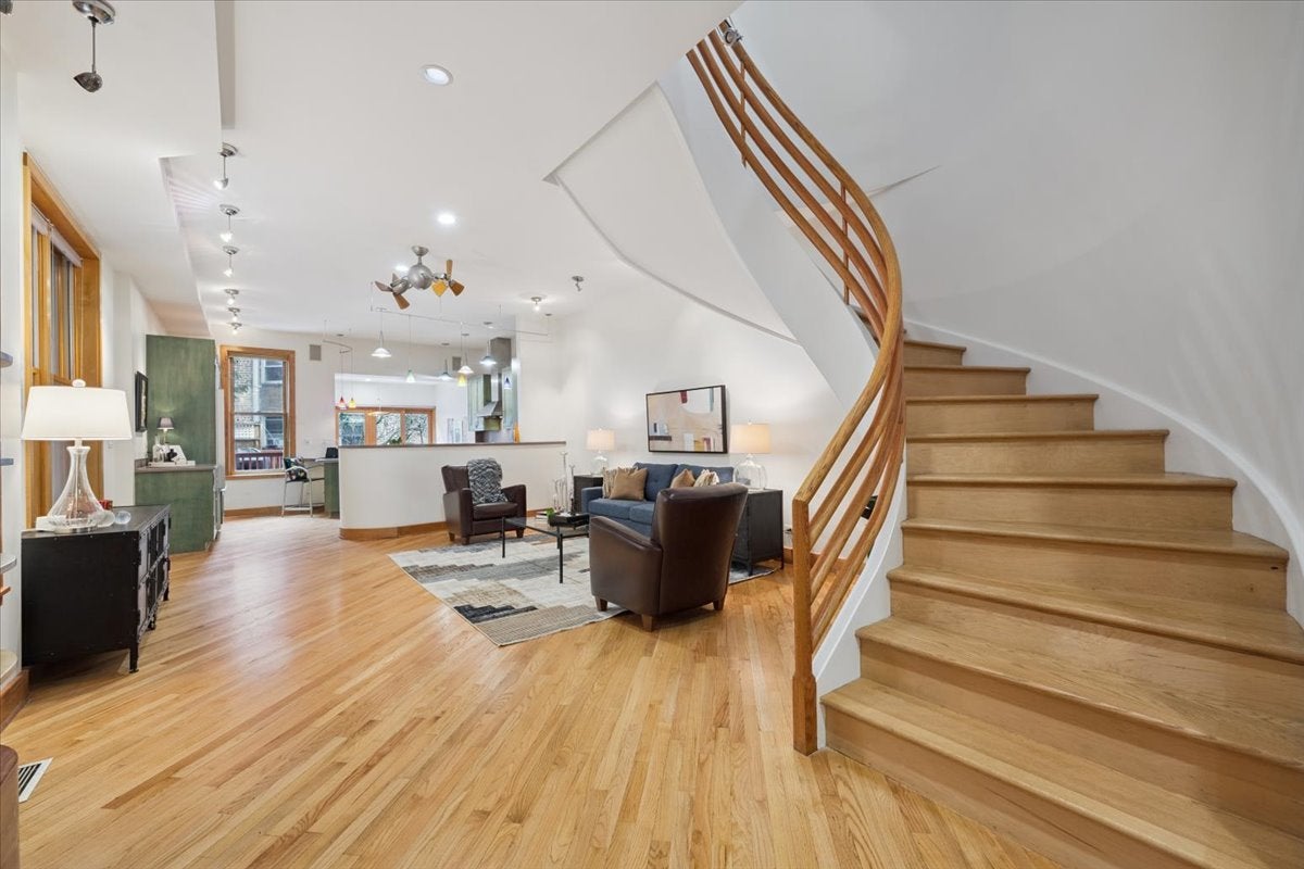 Chicago, Illinois, 60614, United States, 4 Bedrooms Bedrooms, ,5 BathroomsBathrooms,Residential,Active,1922312