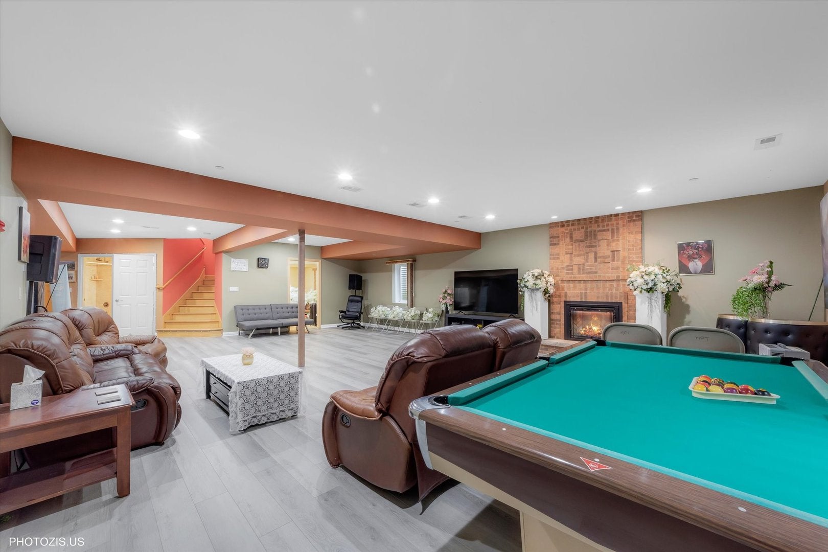 Des Plaines, Illinois, 60016, United States, 5 Bedrooms Bedrooms, ,7 BathroomsBathrooms,Residential,Active,1967112