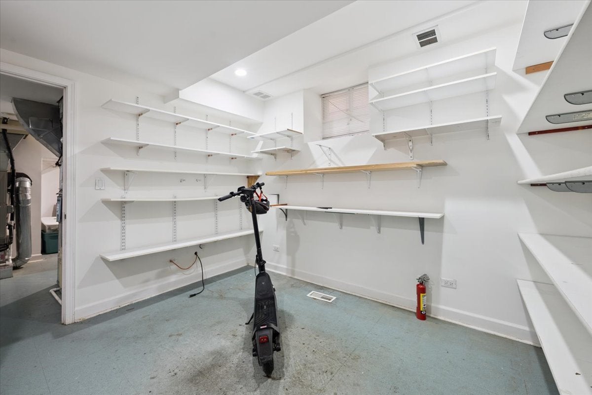 Chicago, Illinois, 60614, United States, 4 Bedrooms Bedrooms, ,5 BathroomsBathrooms,Residential,Active,1922312