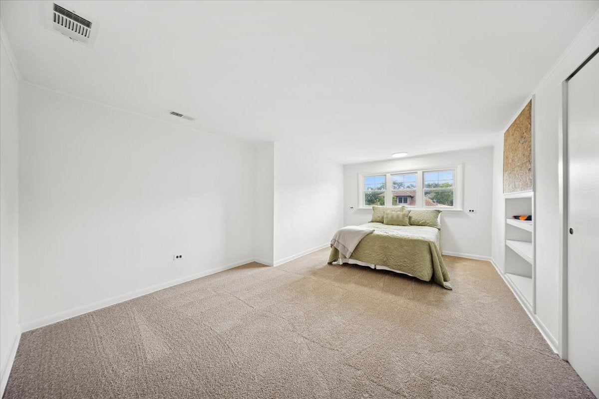 Park Ridge, Illinois, 60068, United States, 5 Bedrooms Bedrooms, ,3 BathroomsBathrooms,Residential,Active,1929446