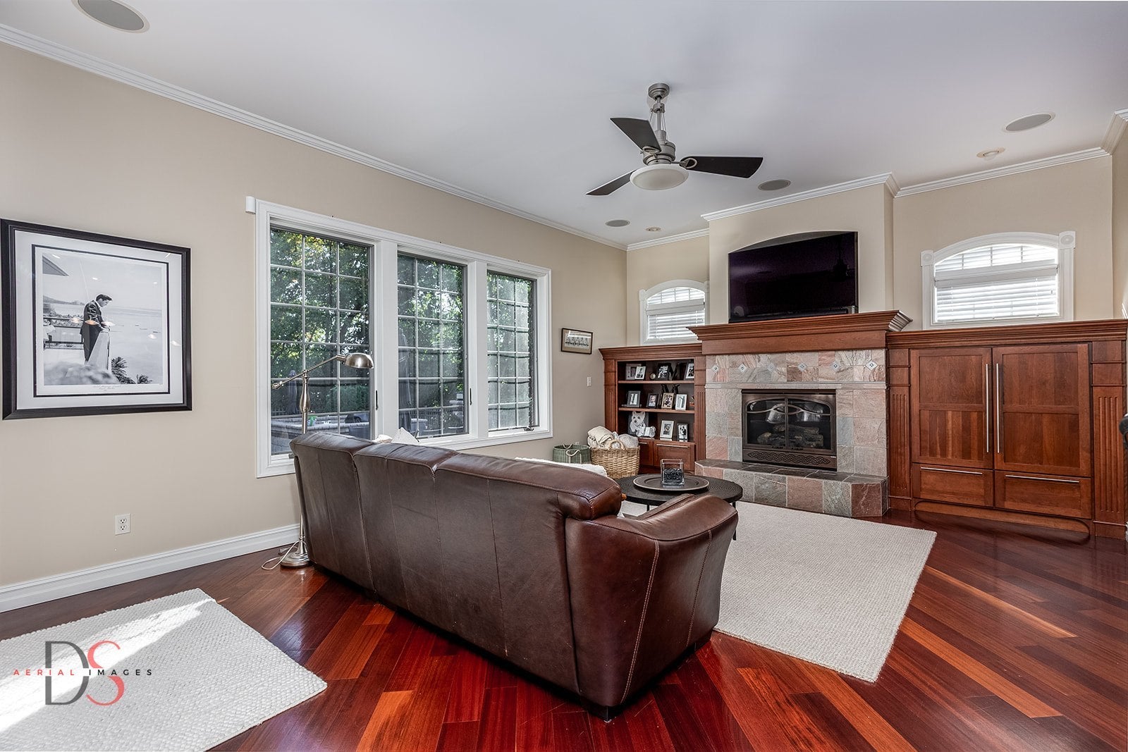 Ottawa, Illinois, 61350, United States, 4 Bedrooms Bedrooms, ,5 BathroomsBathrooms,Residential,Active,1953408