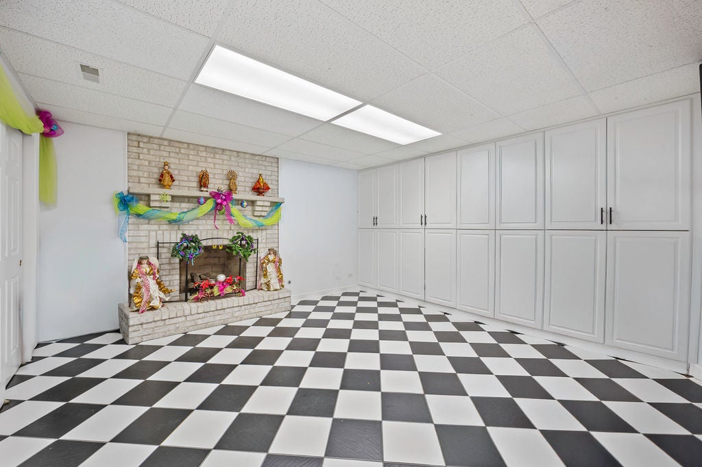 Libertyville, Illinois, 60048, United States, 4 Bedrooms Bedrooms, ,4 BathroomsBathrooms,Residential,Active,1943768
