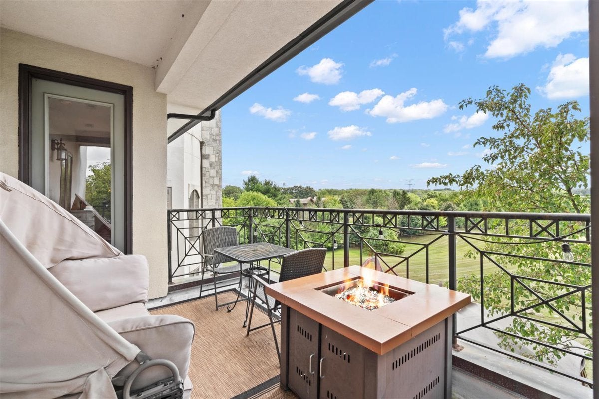 Barrington, Illinois, 60010, United States, 5 Bedrooms Bedrooms, ,7 BathroomsBathrooms,Residential,Active,1914793