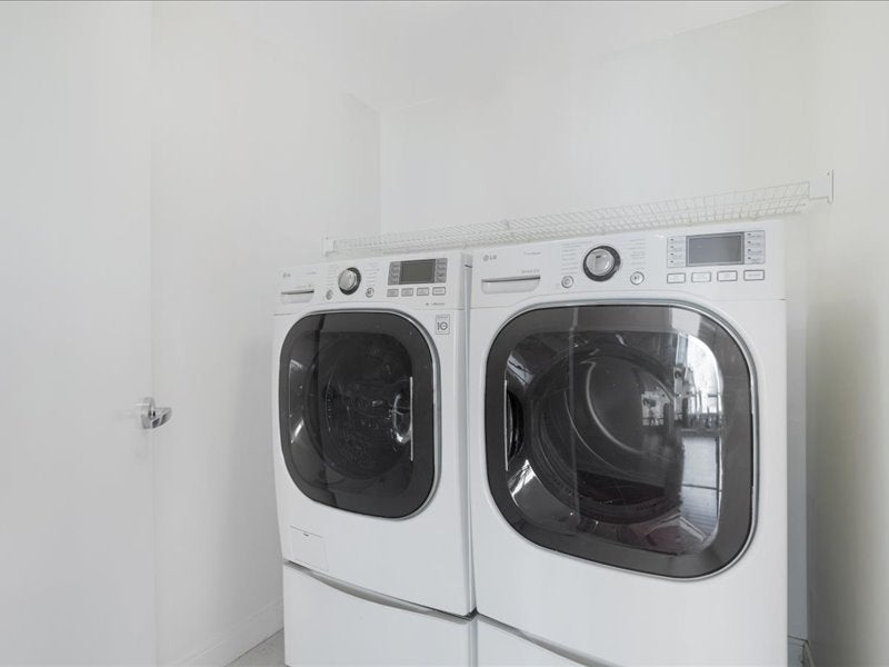 Chicago, Illinois, 60602, United States, 3 Bedrooms Bedrooms, ,3 BathroomsBathrooms,Residential,Active,1969671