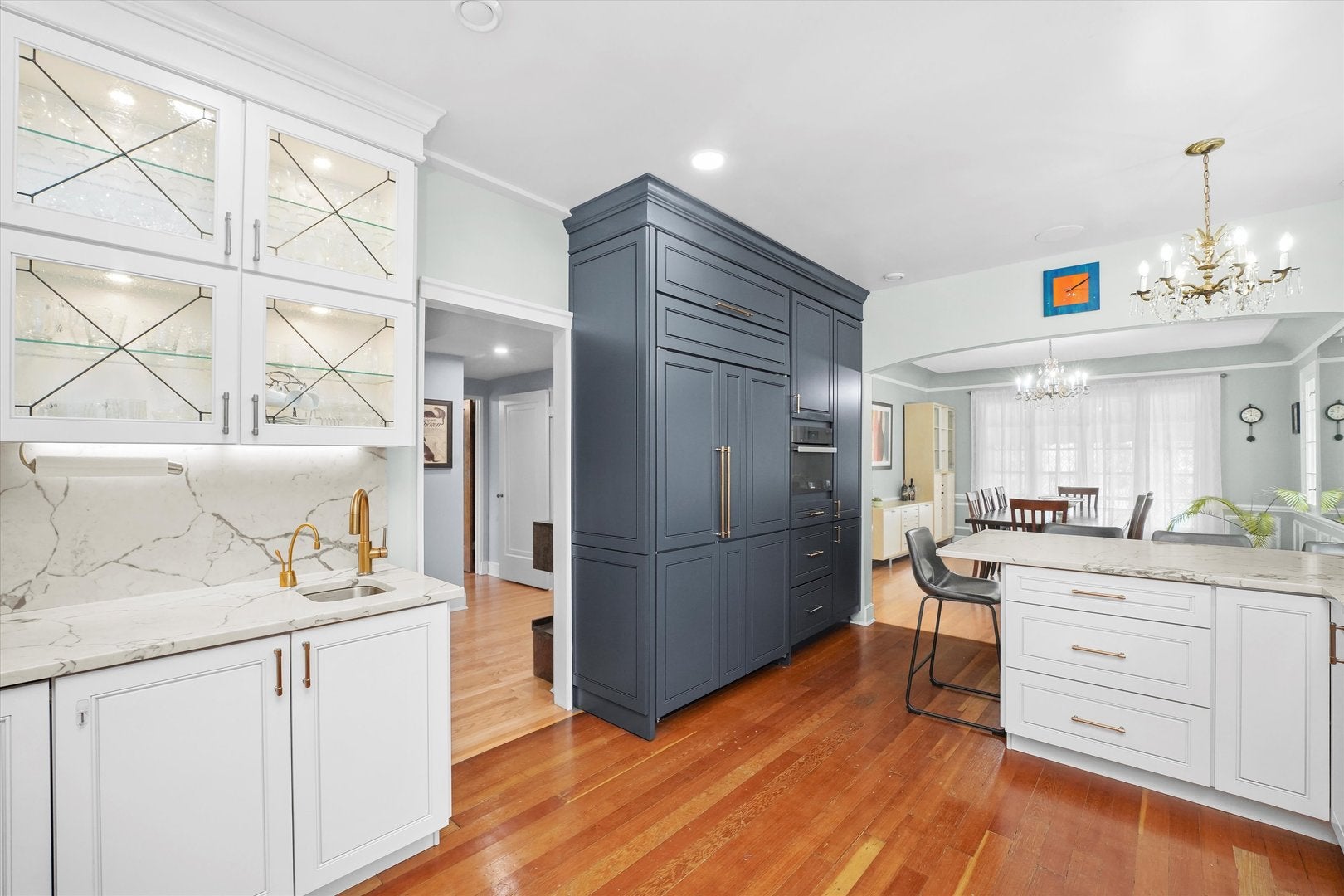 Oak Park, Illinois, 60302, United States, 7 Bedrooms Bedrooms, ,6 BathroomsBathrooms,Residential,Active,1894236