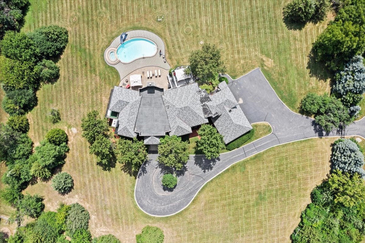 Barrington, Illinois, 60010, United States, 5 Bedrooms Bedrooms, ,7 BathroomsBathrooms,Residential,Active,1914793