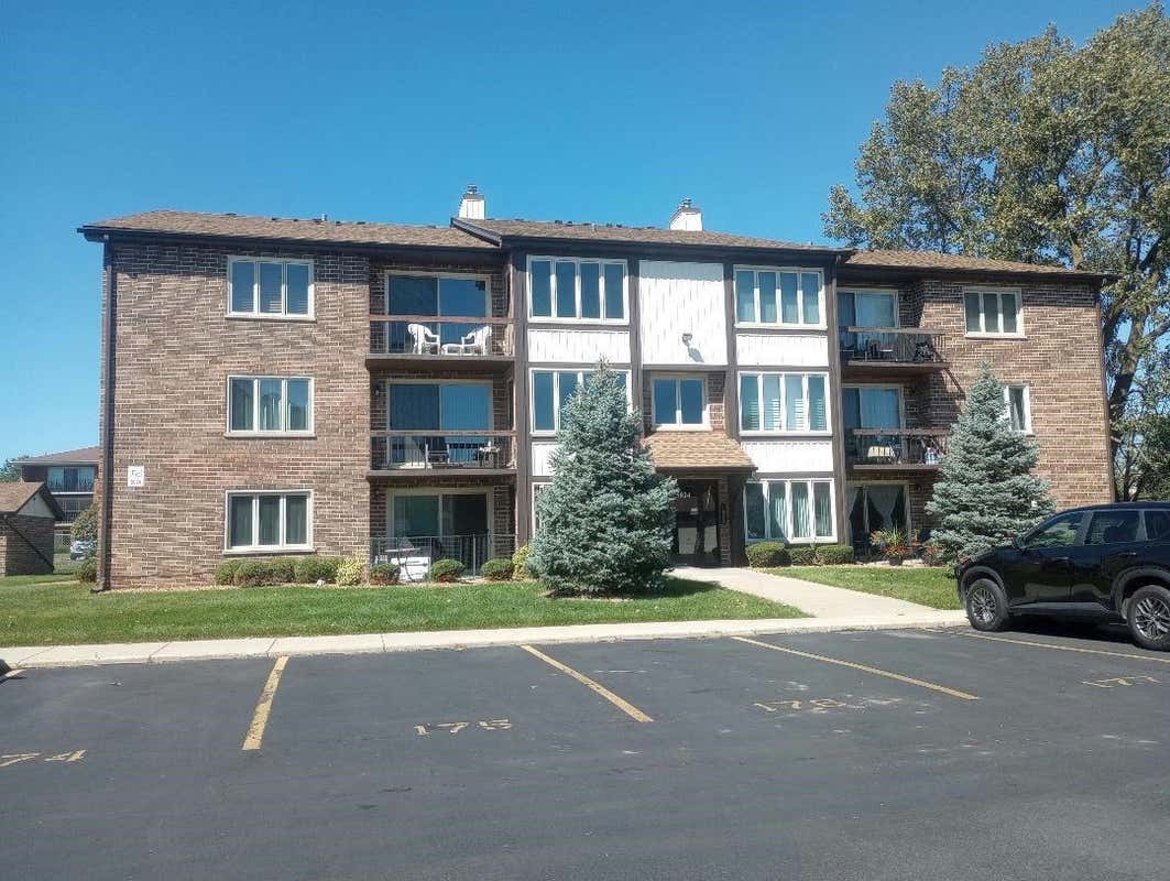 5024 CIRCLE CT APT 1011, CRESTWOOD, IL 60418, photo 1 of 15