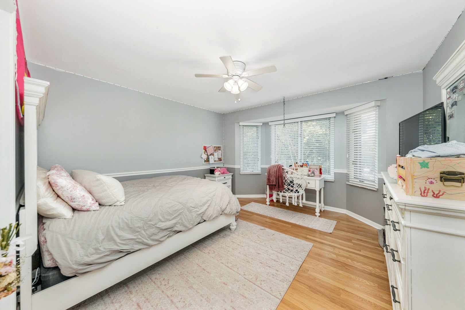 Naperville, Illinois, 60565, United States, 5 Bedrooms Bedrooms, ,4 BathroomsBathrooms,Residential,Active,1959981