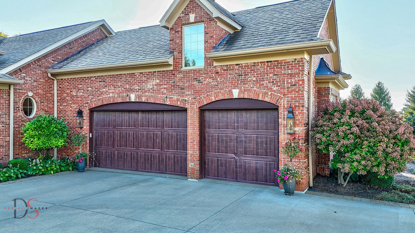 Ottawa, Illinois, 61350, United States, 4 Bedrooms Bedrooms, ,5 BathroomsBathrooms,Residential,Active,1953408