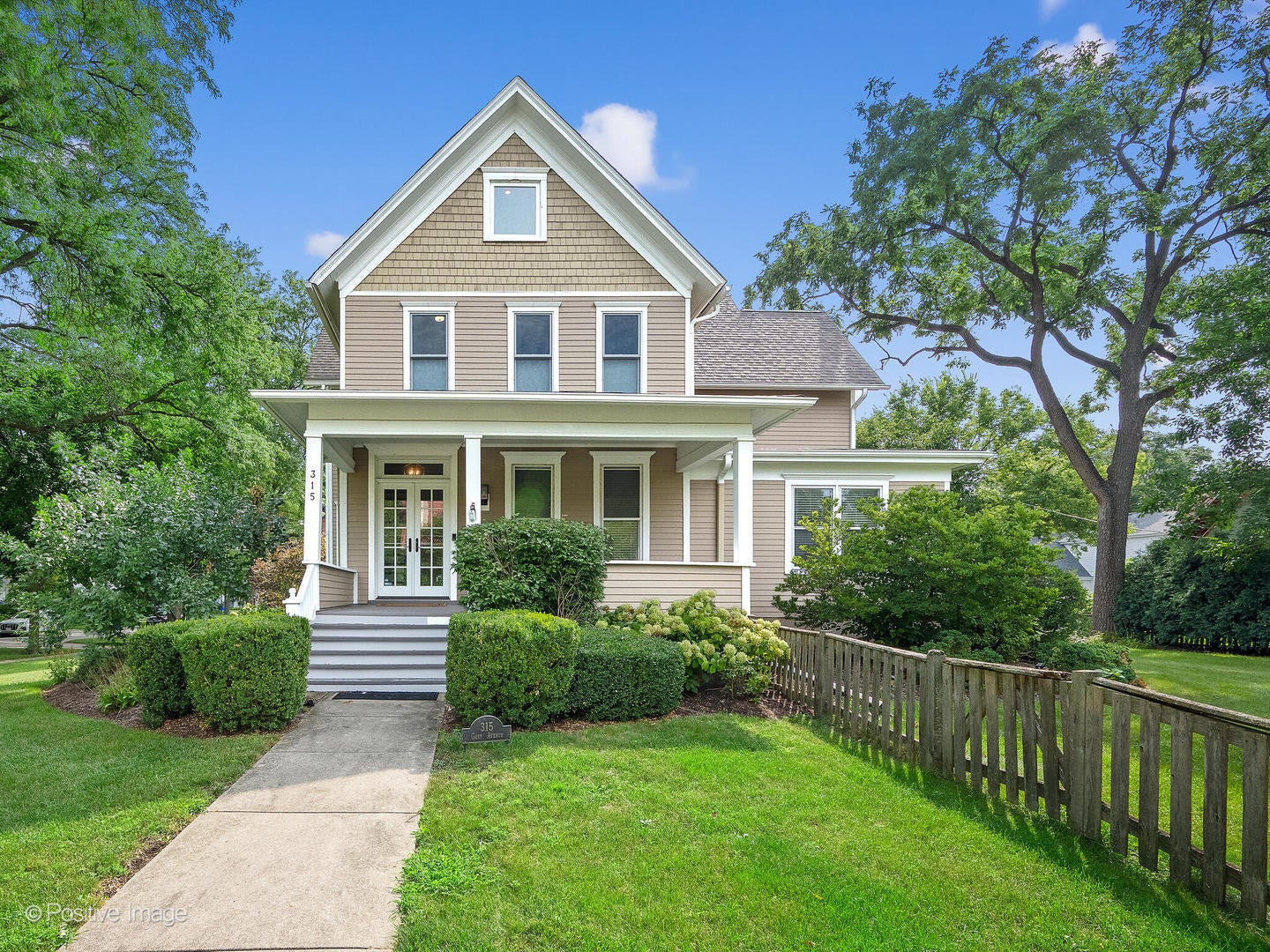 Wheaton, Illinois, 60187, United States, 4 Bedrooms Bedrooms, ,3 BathroomsBathrooms,Residential,Active,1922330