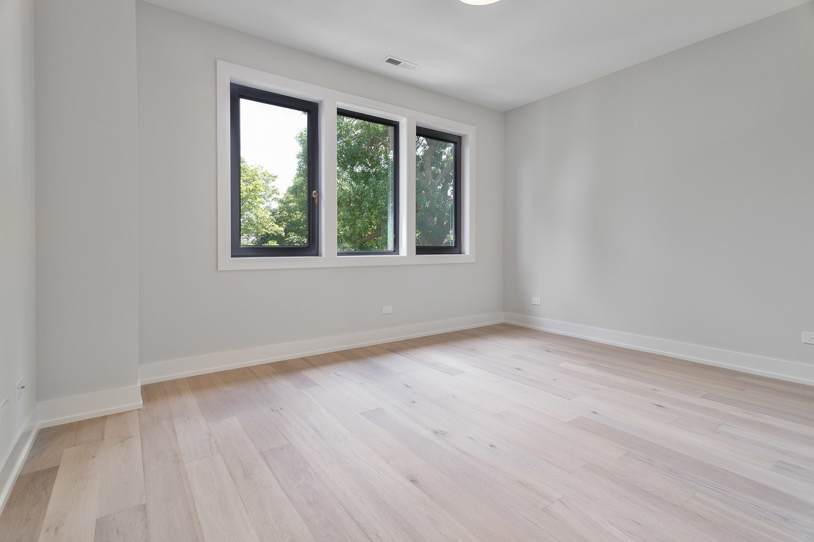 Chicago, Illinois, 60618, United States, 4 Bedrooms Bedrooms, ,5 BathroomsBathrooms,Residential,Active,1929682