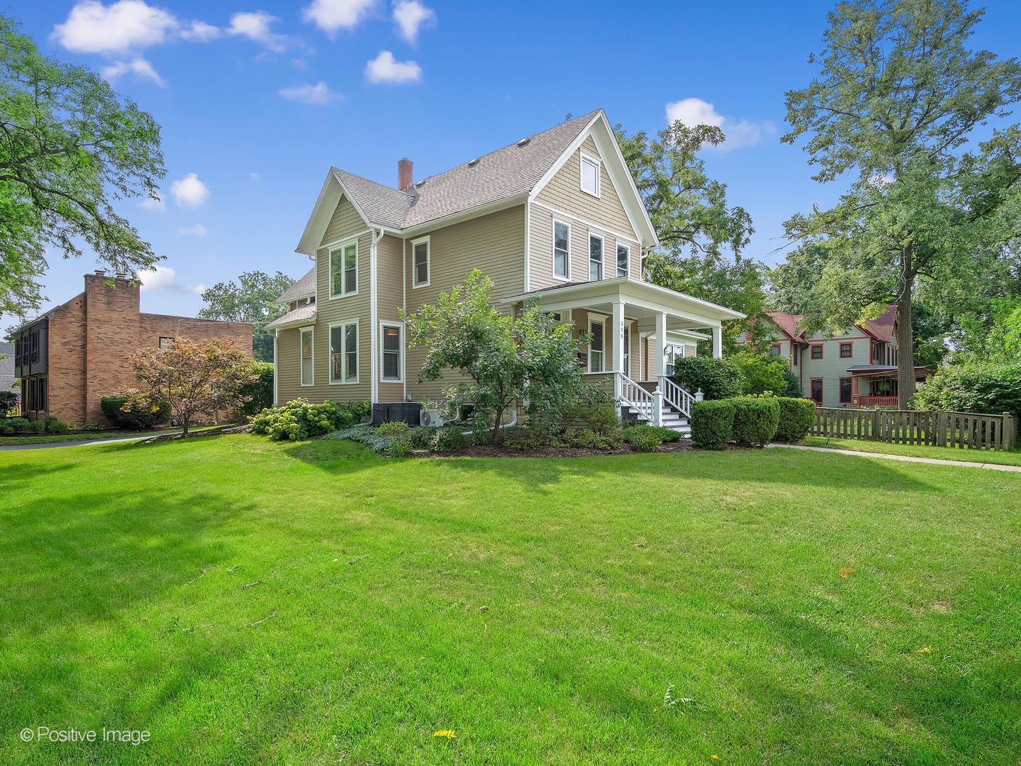 Wheaton, Illinois, 60187, United States, 4 Bedrooms Bedrooms, ,3 BathroomsBathrooms,Residential,Active,1922330