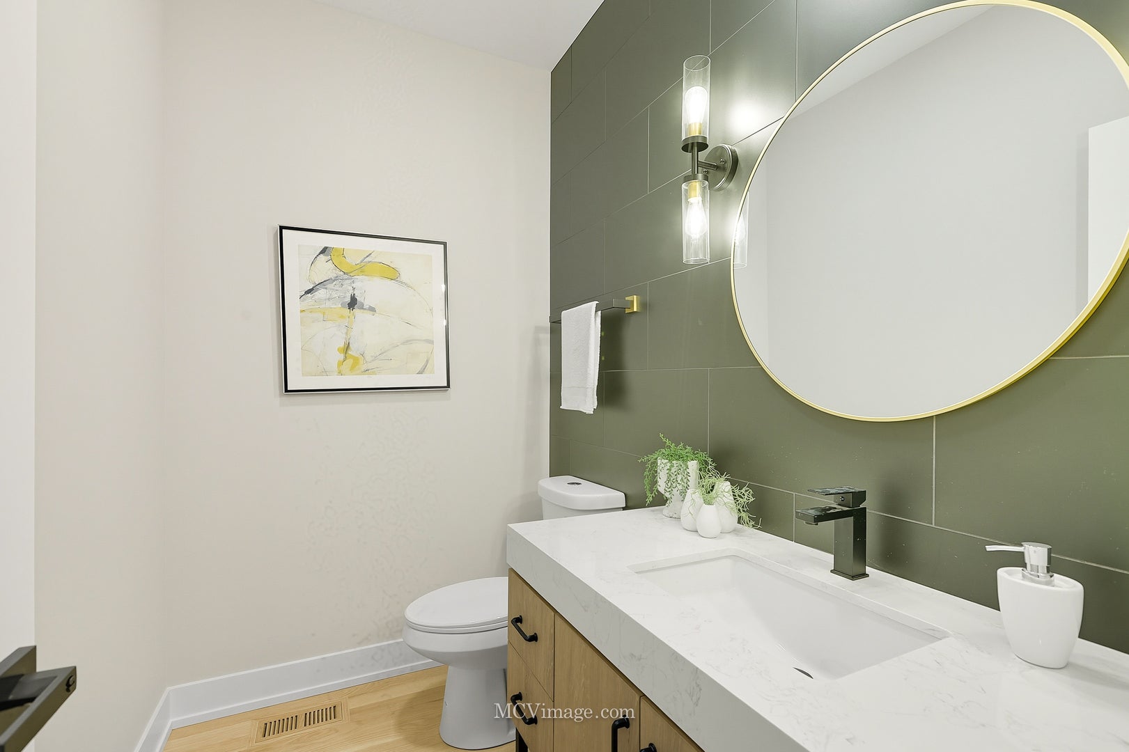 Lombard, Illinois, 60148, United States, 4 Bedrooms Bedrooms, ,4 BathroomsBathrooms,Residential,Active,1959972