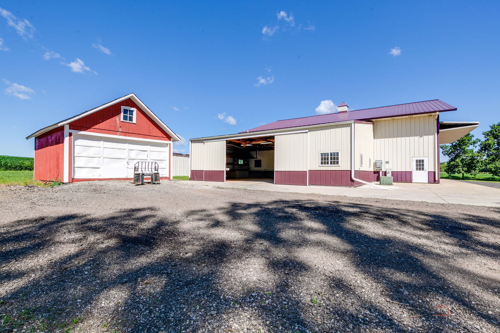 Mundelein, Illinois, 60060, United States, 4 Bedrooms Bedrooms, ,5 BathroomsBathrooms,Residential,Active,1934797