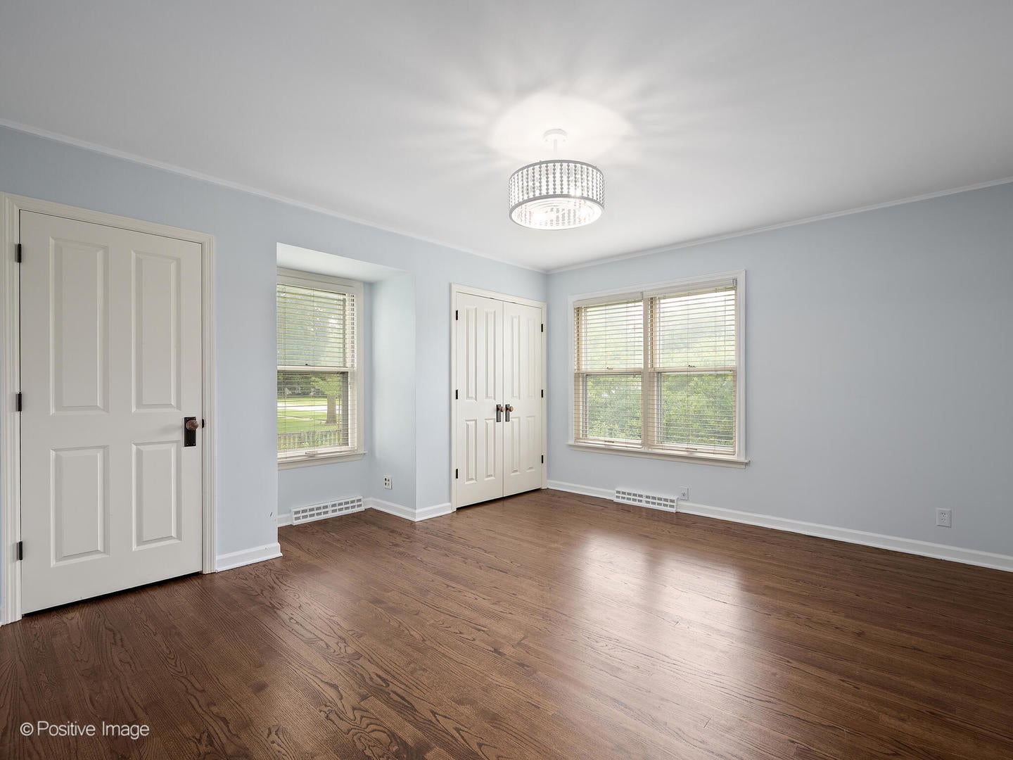 Wheaton, Illinois, 60187, United States, 4 Bedrooms Bedrooms, ,3 BathroomsBathrooms,Residential,Active,1922330