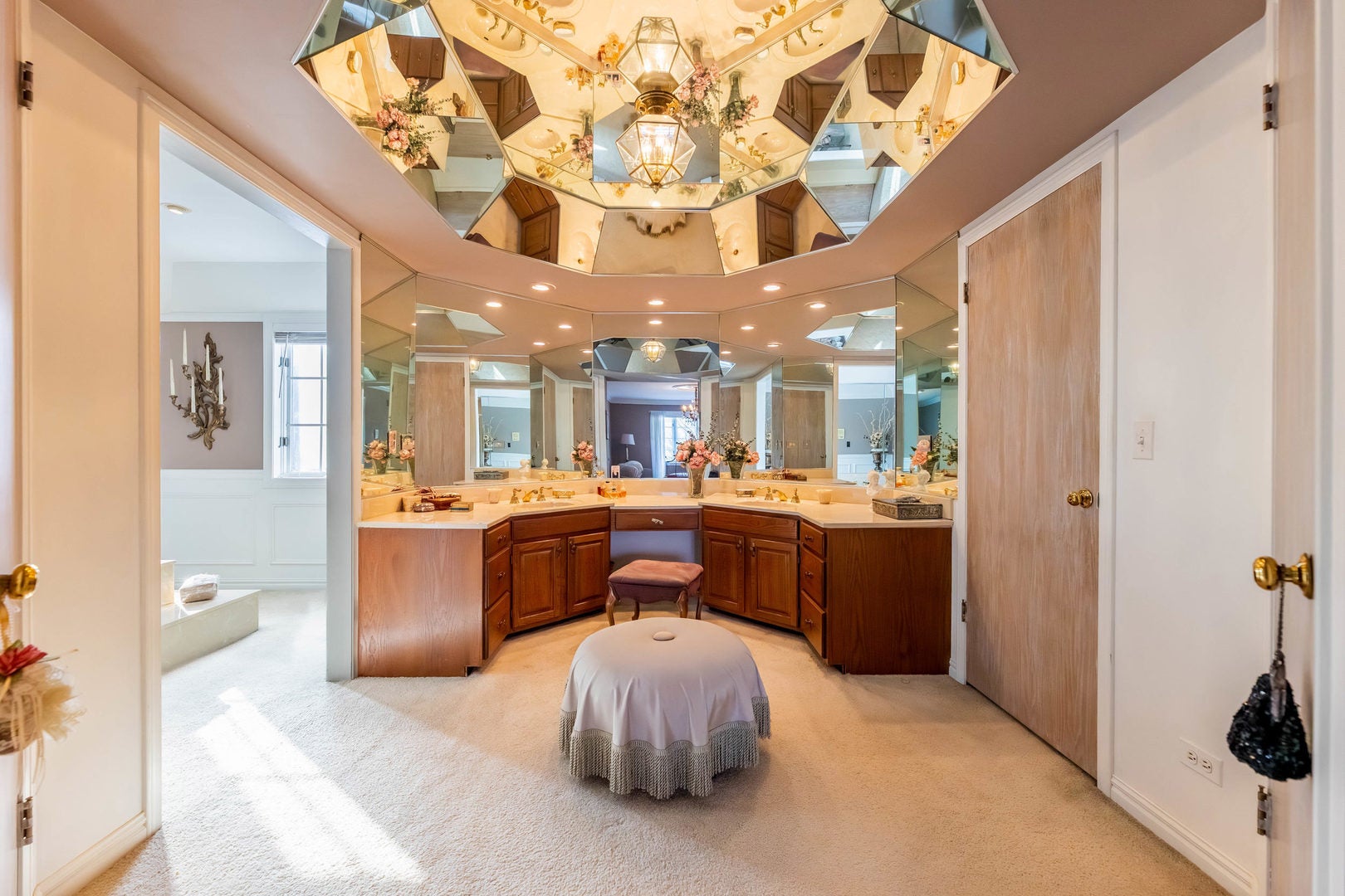 Burr Ridge, Illinois, 60527, United States, 4 Bedrooms Bedrooms, ,3 BathroomsBathrooms,Residential,Active,2015463