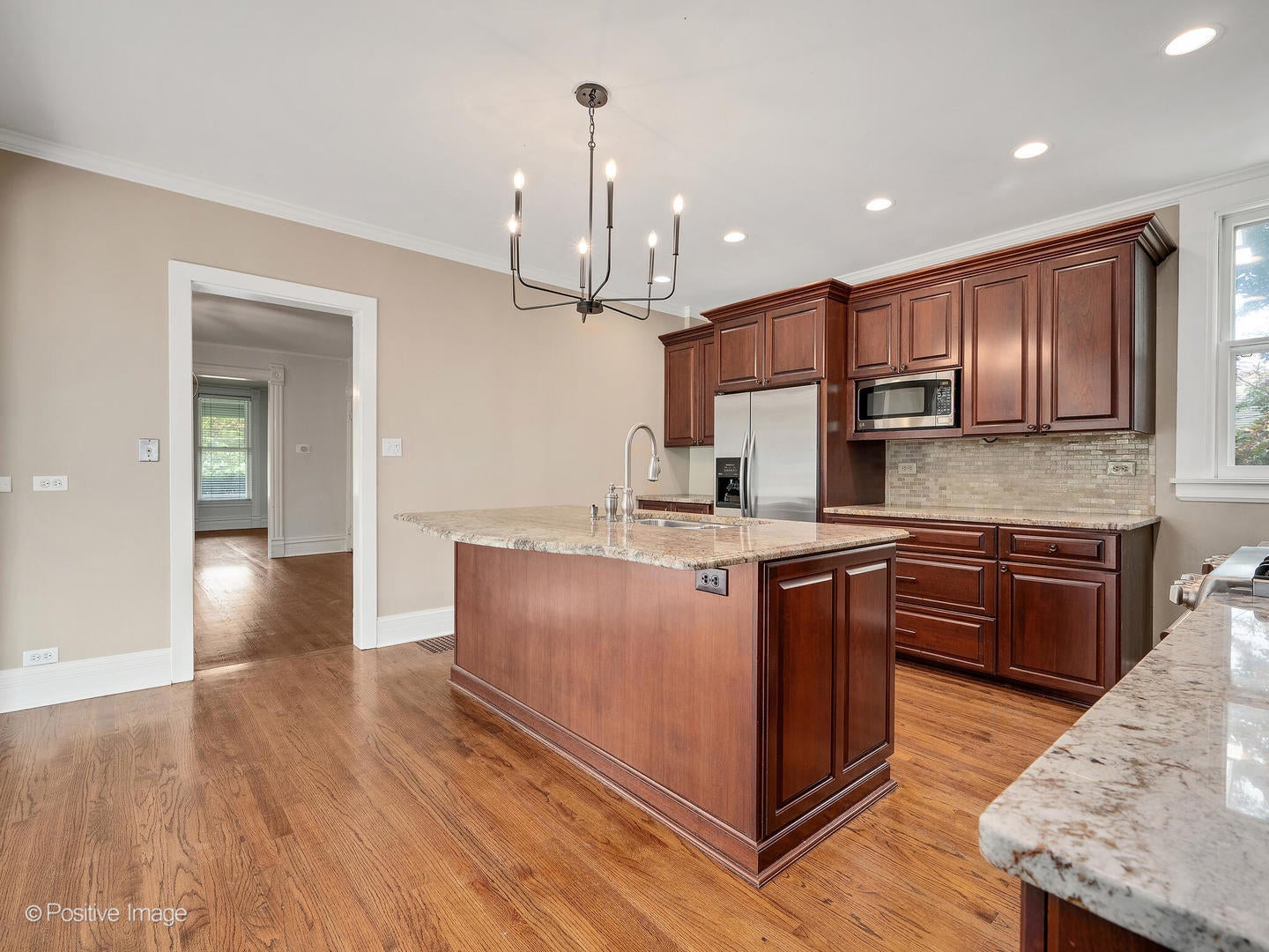 Wheaton, Illinois, 60187, United States, 4 Bedrooms Bedrooms, ,3 BathroomsBathrooms,Residential,Active,1922330