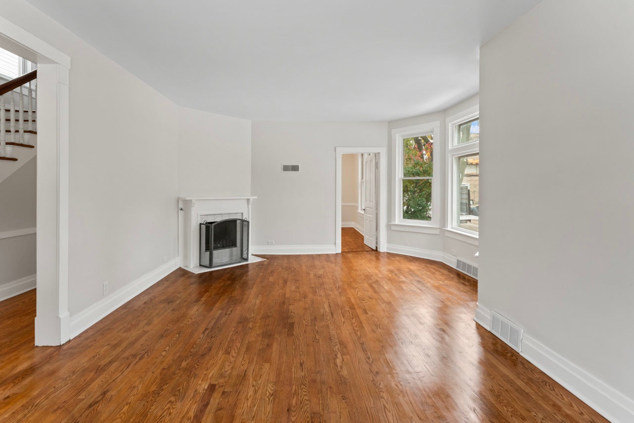 Chicago, Illinois, 60625, United States, 3 Bedrooms Bedrooms, ,2 BathroomsBathrooms,Residential,Active,1990017