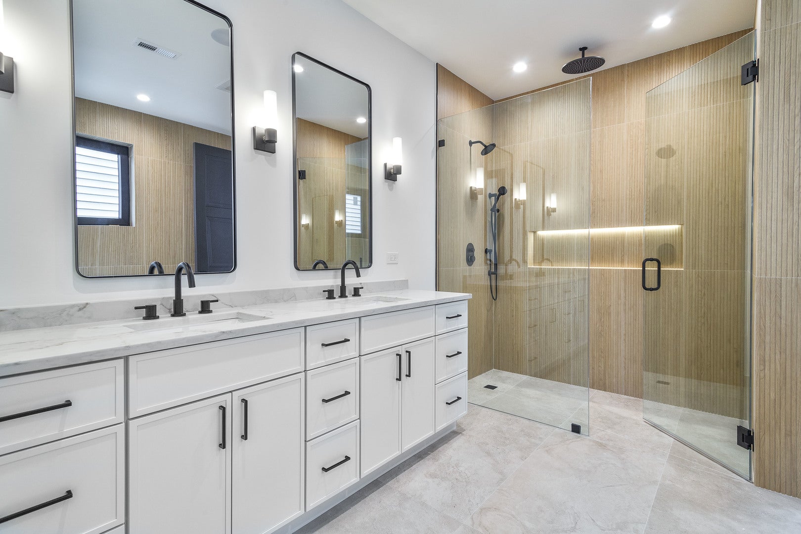 Chicago, Illinois, 60618, United States, 4 Bedrooms Bedrooms, ,5 BathroomsBathrooms,Residential,Active,1929682