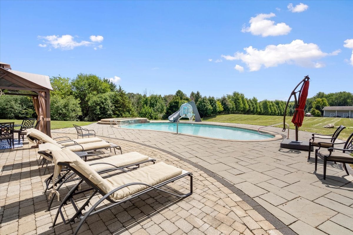 Barrington, Illinois, 60010, United States, 5 Bedrooms Bedrooms, ,7 BathroomsBathrooms,Residential,Active,1914793