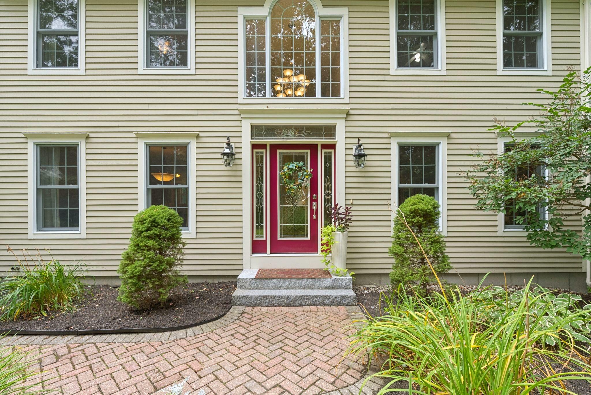 Falmouth, Maine, 04105, United States, 4 Bedrooms Bedrooms, ,3 BathroomsBathrooms,Residential,Active,1920228