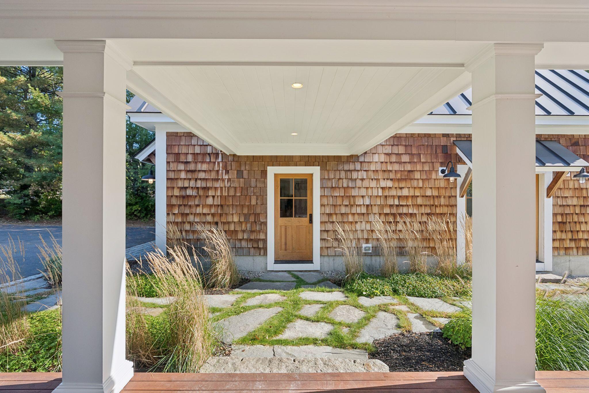 Falmouth, Maine, 04105, United States, 5 Bedrooms Bedrooms, ,4 BathroomsBathrooms,Residential,Active,1961947