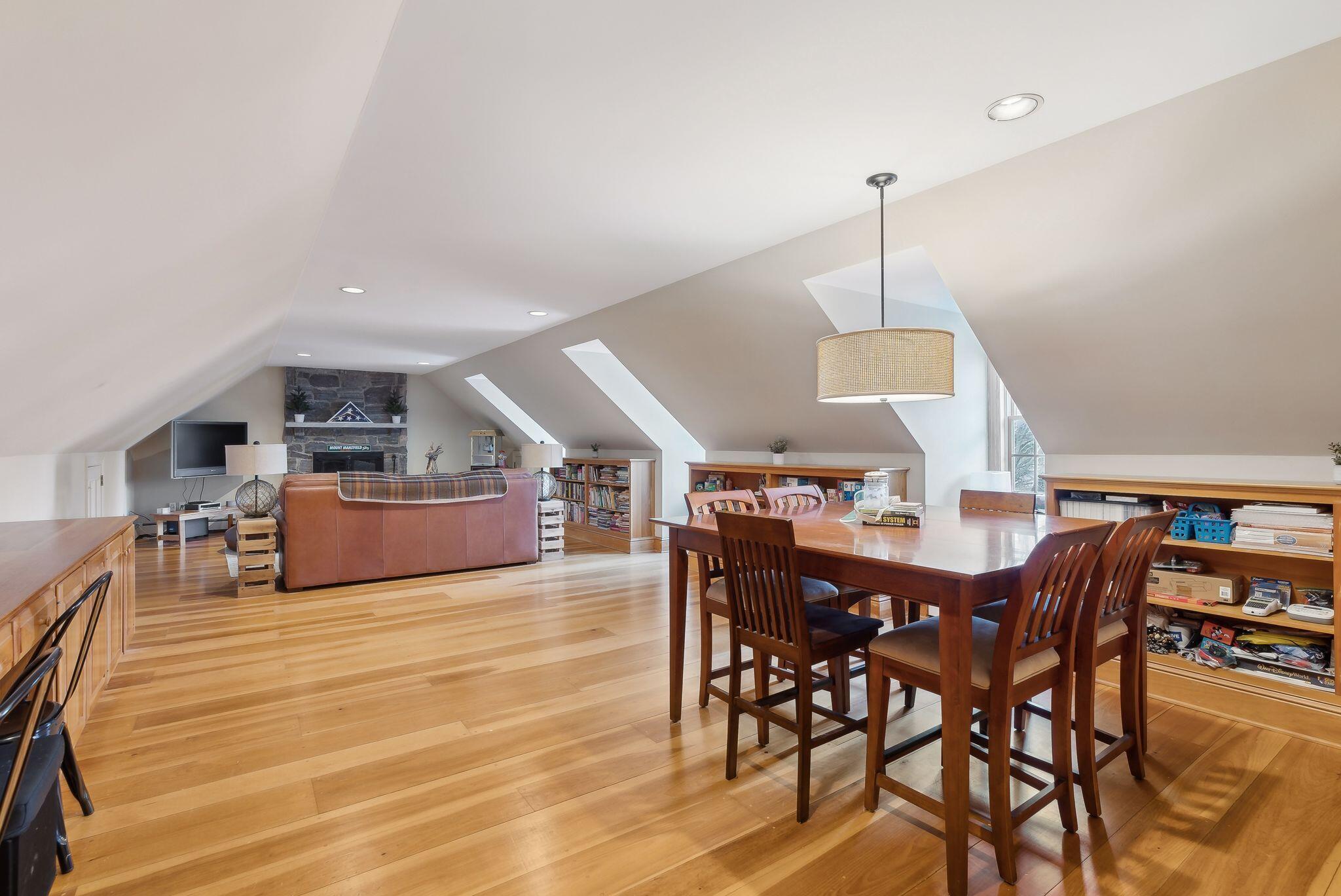 Cumberland, Maine, 04110, United States, 4 Bedrooms Bedrooms, ,5 BathroomsBathrooms,Residential,Active,1886783