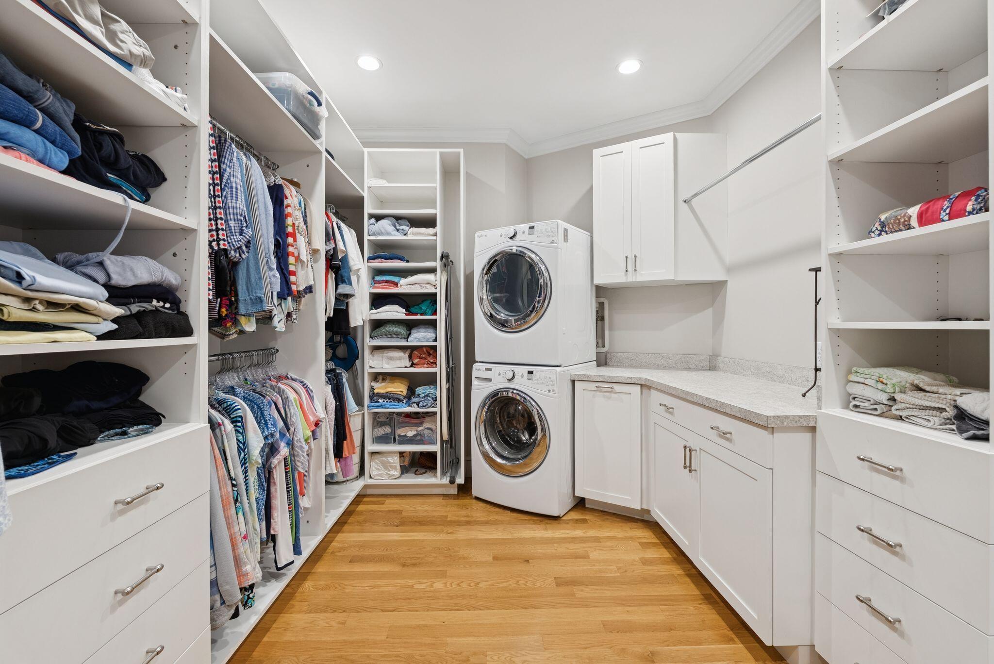 Falmouth, Maine, 04105, United States, 5 Bedrooms Bedrooms, ,6 BathroomsBathrooms,Residential,Active,1952276