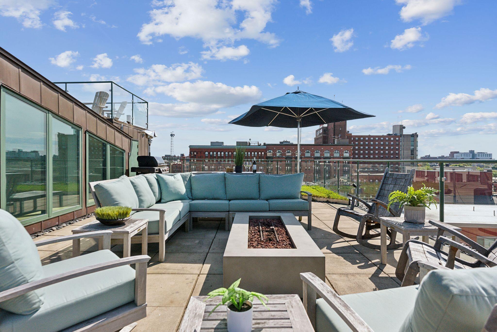 Portland, Maine, 04101, United States, 2 Bedrooms Bedrooms, ,3 BathroomsBathrooms,Residential,Active,1839414
