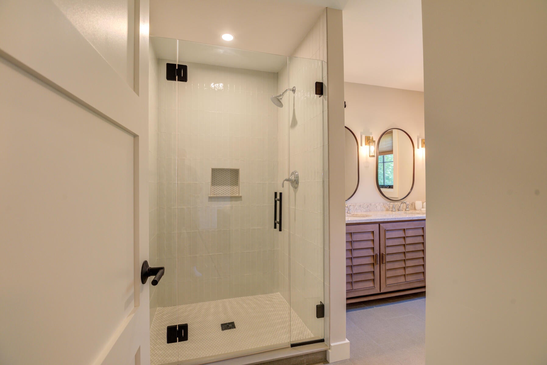 Ogunquit, Maine, 03907, United States, 3 Bedrooms Bedrooms, ,2 BathroomsBathrooms,Residential,Active,1951829