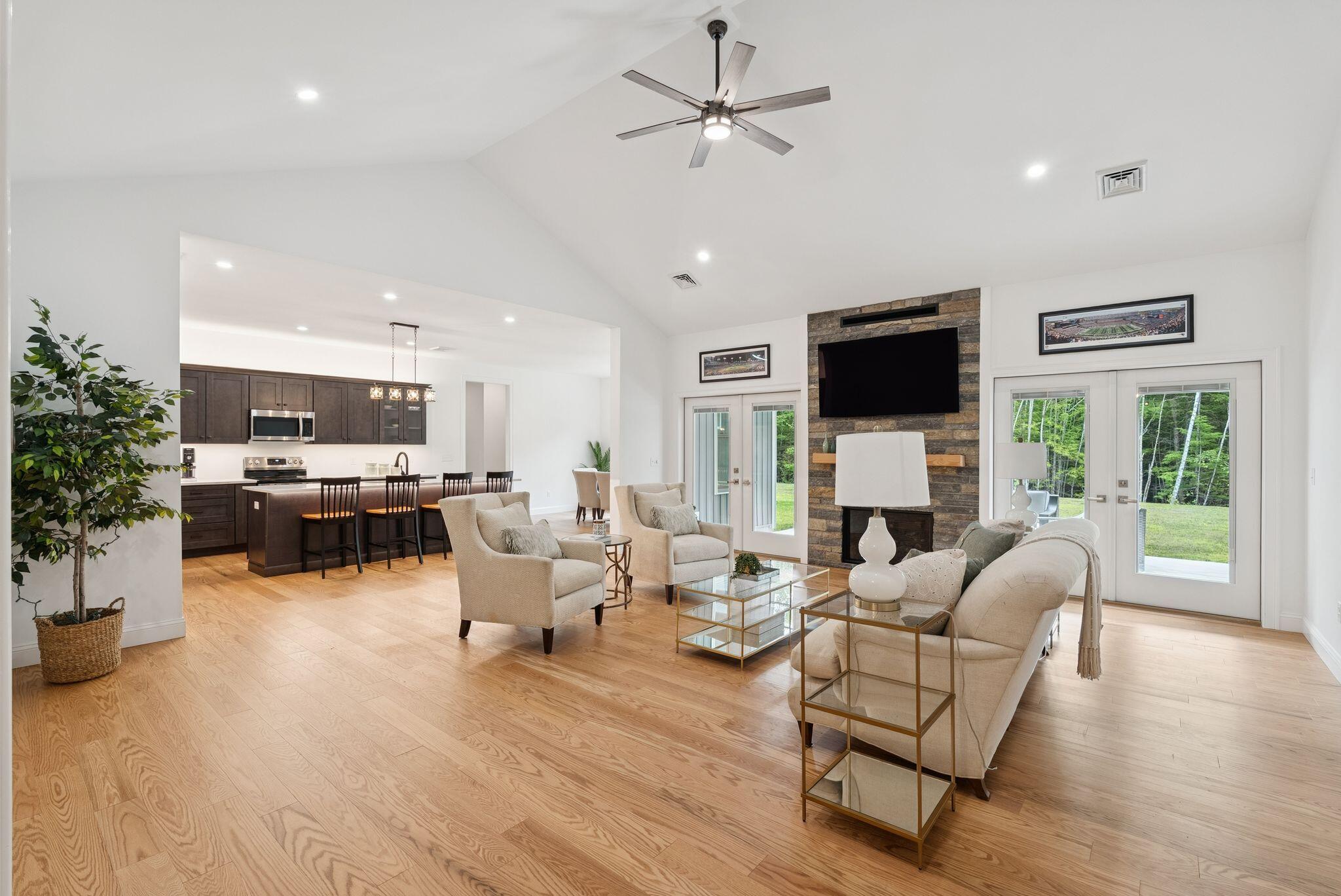 Buxton, Maine, 04093, United States, 4 Bedrooms Bedrooms, ,4 BathroomsBathrooms,Residential,Active,1909608