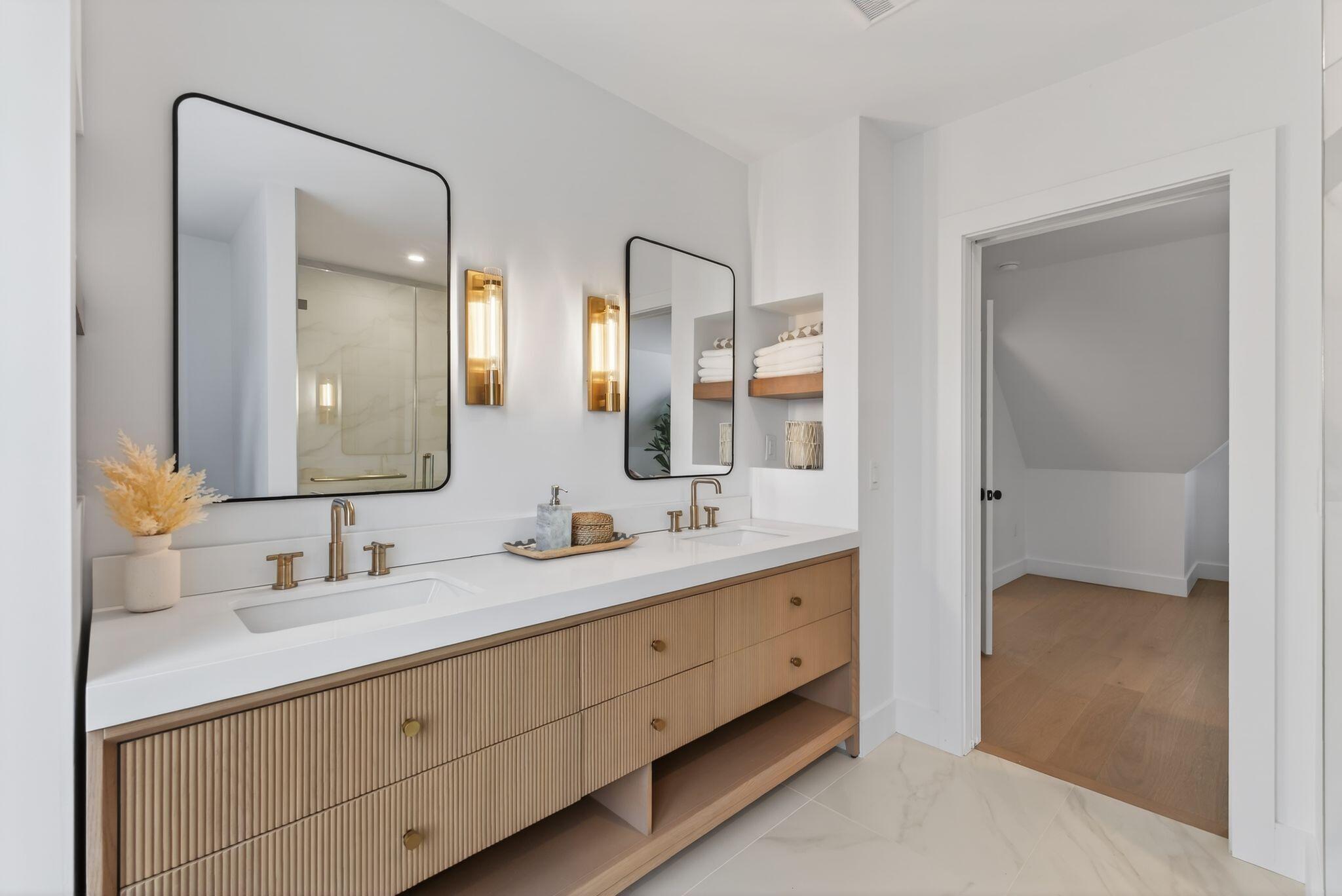 Falmouth, Maine, 04105, United States, 4 Bedrooms Bedrooms, ,4 BathroomsBathrooms,Residential,Active,2001079