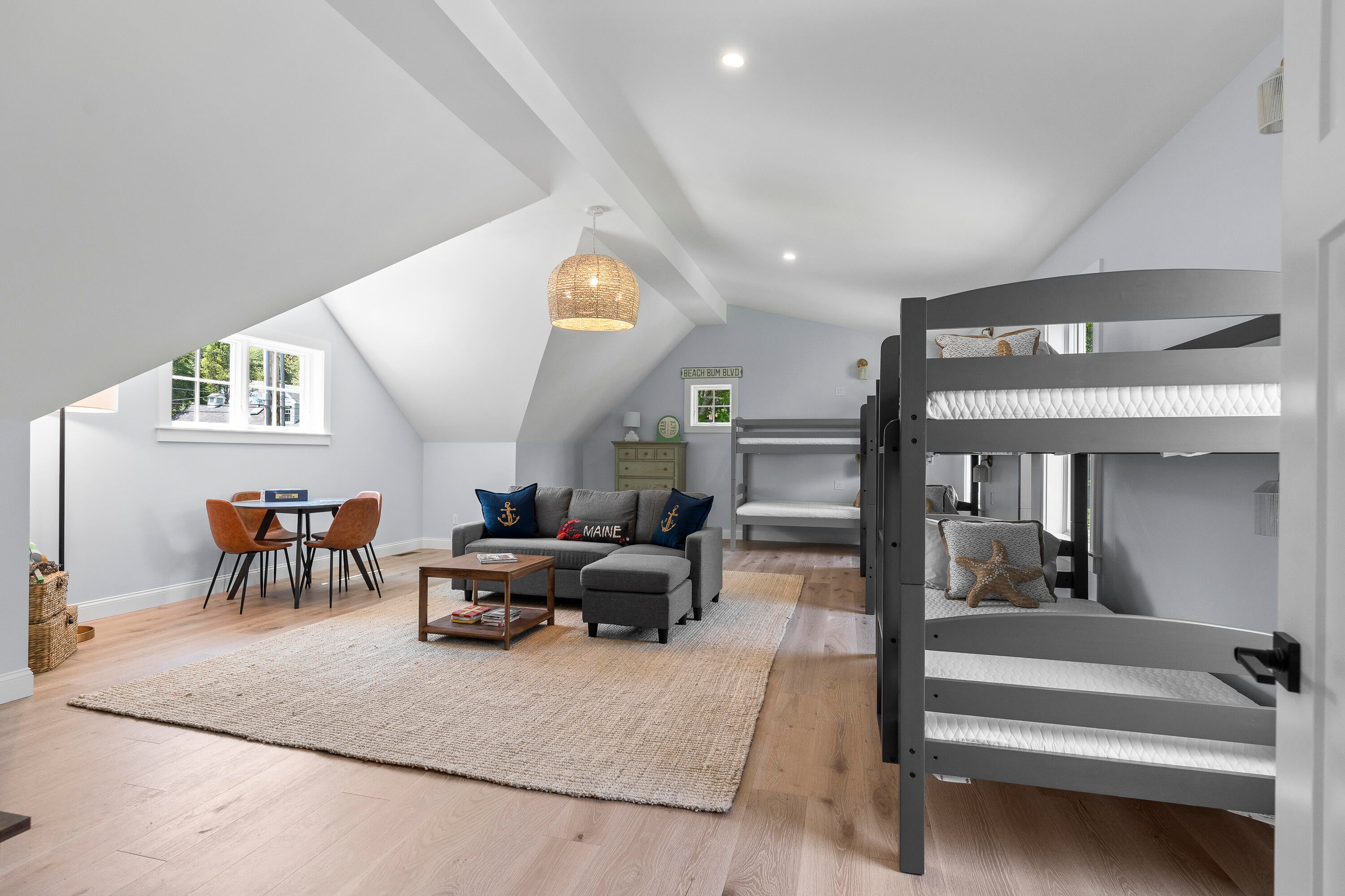 Falmouth, Maine, 04105, United States, 5 Bedrooms Bedrooms, ,6 BathroomsBathrooms,Residential,Active,2028555