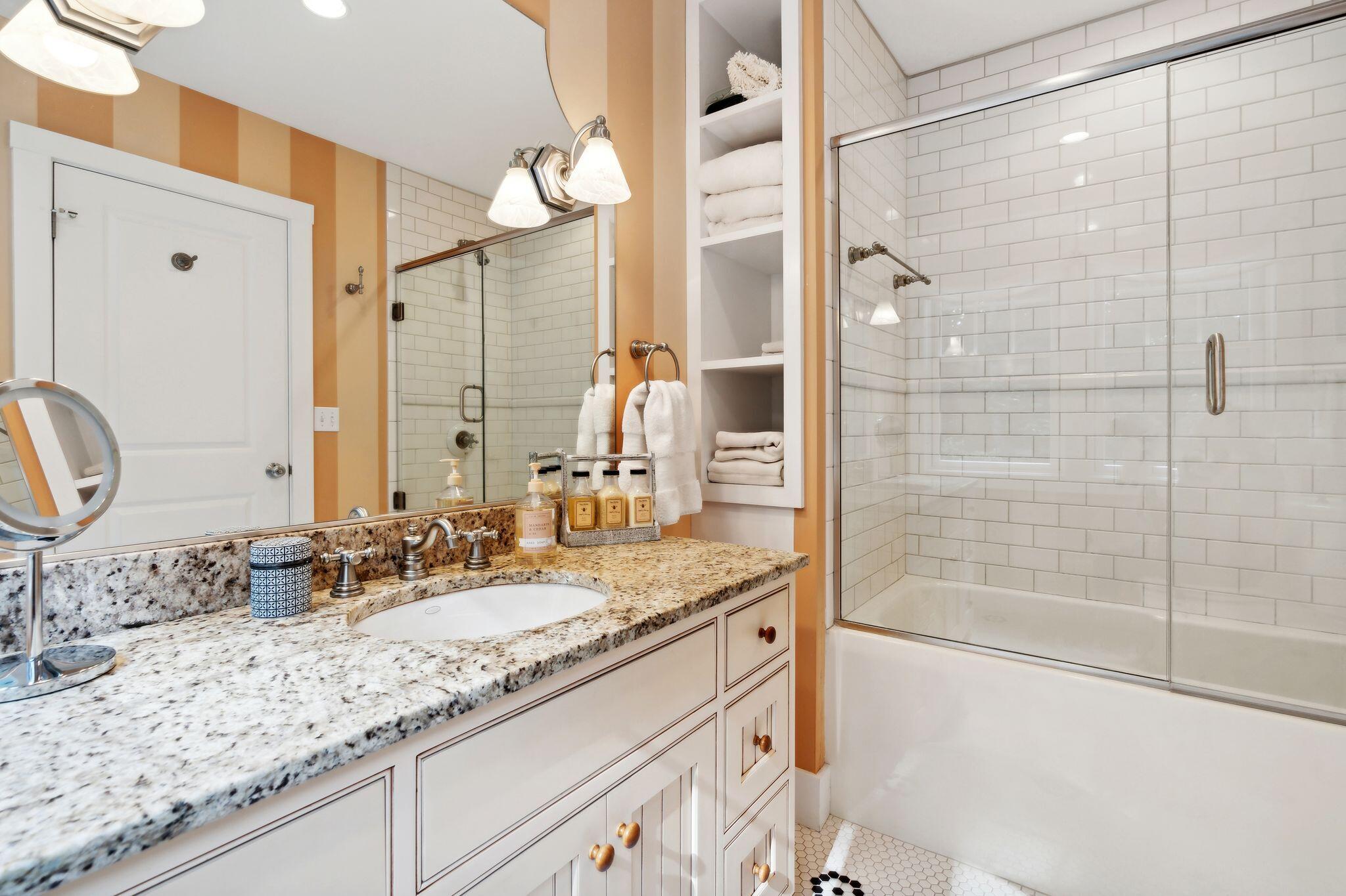 Naples, Maine, 04055, United States, 9 Bedrooms Bedrooms, ,8 BathroomsBathrooms,Residential,Active,1905064