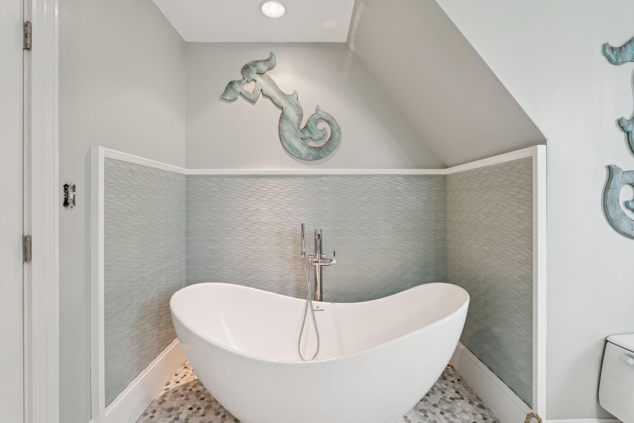 Yarmouth, Maine, 04096, United States, 4 Bedrooms Bedrooms, ,5 BathroomsBathrooms,Residential,Active,1945252
