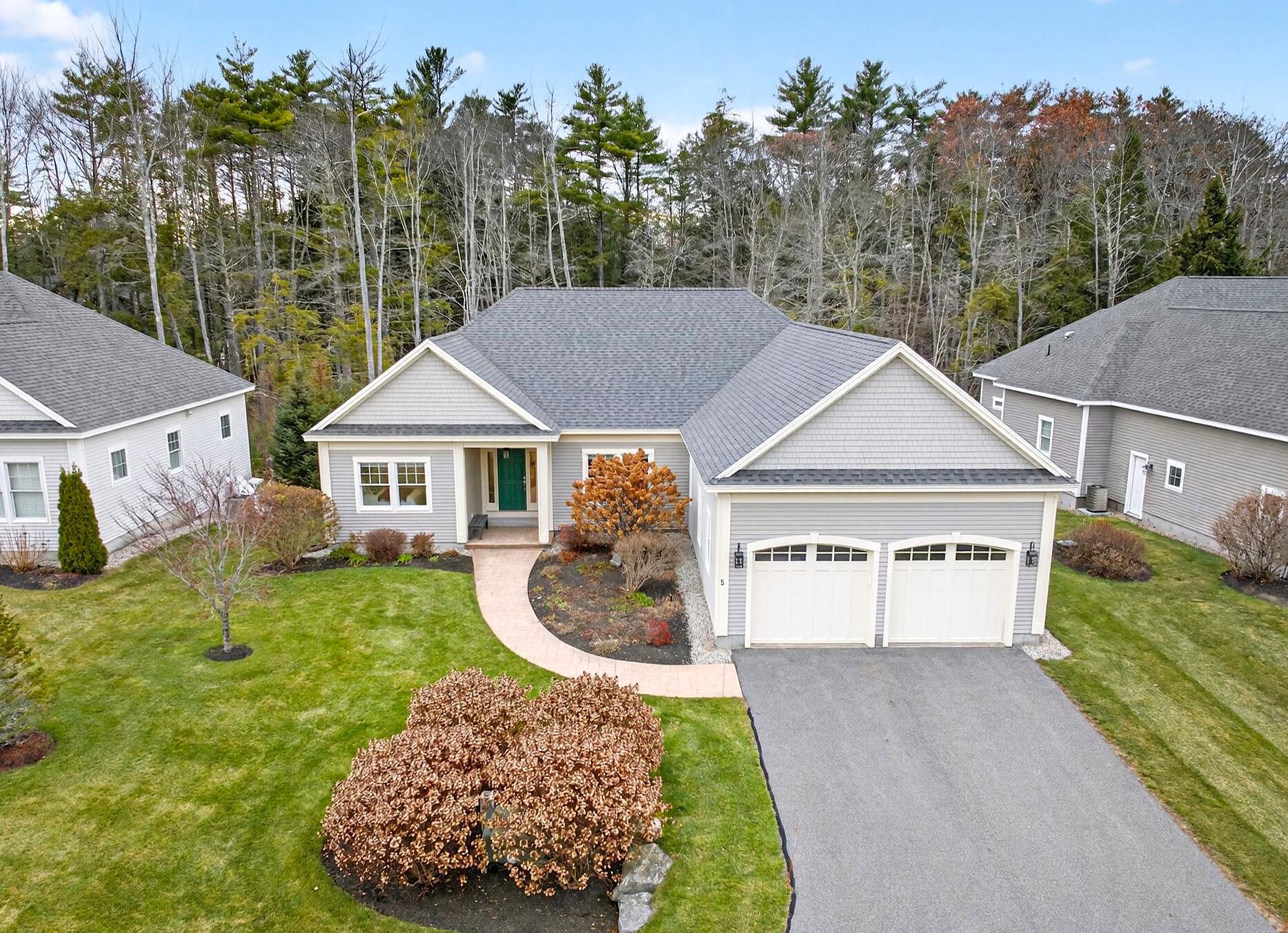 Falmouth, Maine, 04105, United States, 3 Bedrooms Bedrooms, ,4 BathroomsBathrooms,Residential,Active,1998574