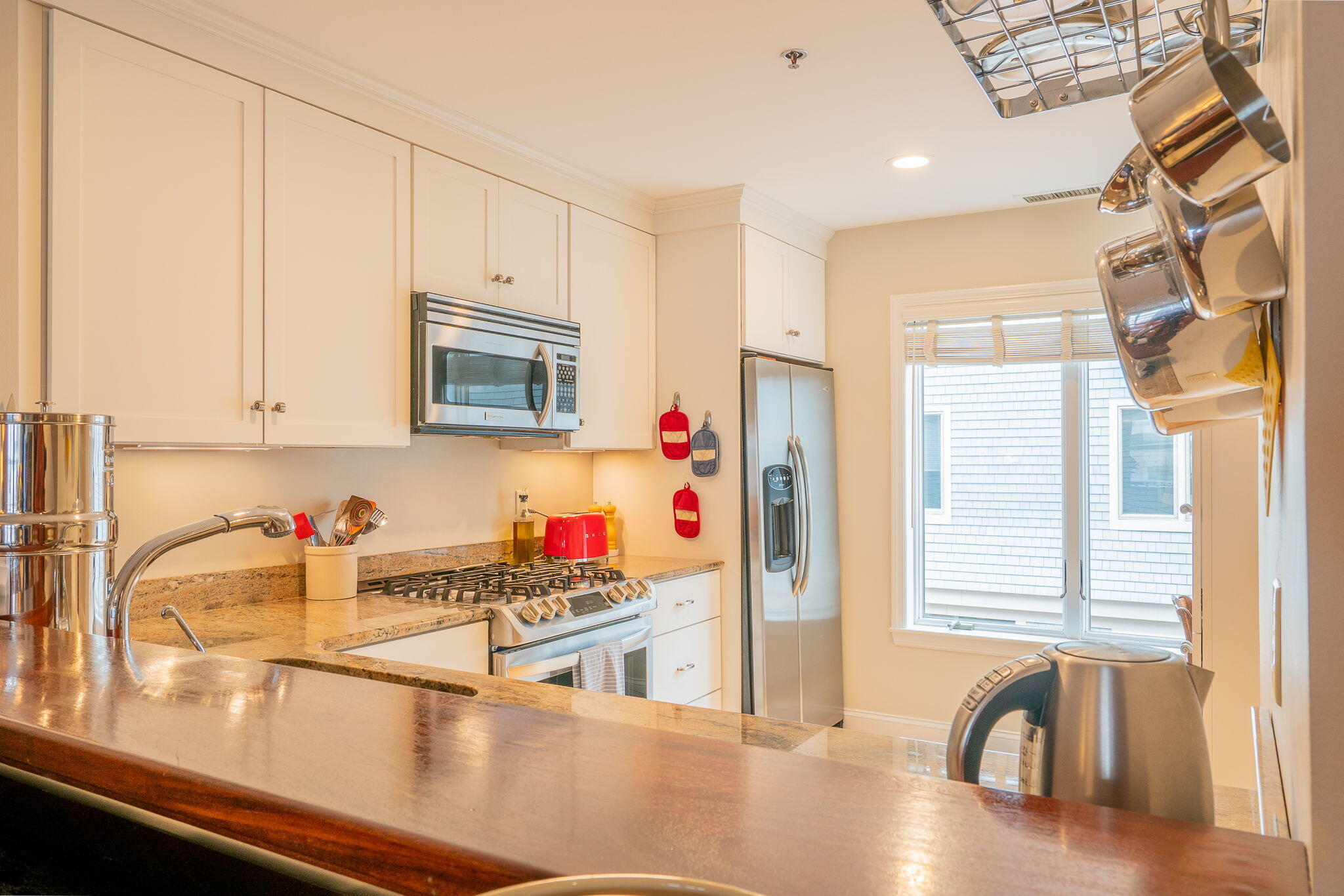 Portland, Maine, 04101, United States, 2 Bedrooms Bedrooms, ,3 BathroomsBathrooms,Residential,Active,1823987