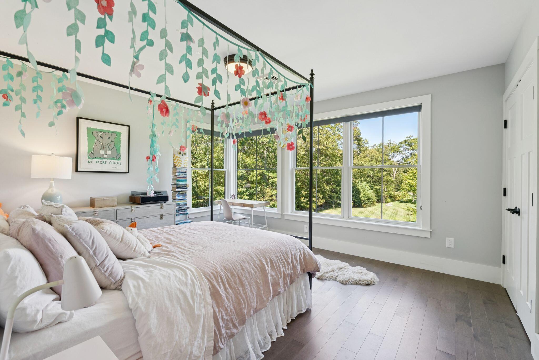 Cumberland, Maine, 04021, United States, 5 Bedrooms Bedrooms, ,4 BathroomsBathrooms,Residential,Active,1941141